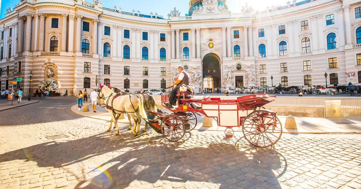 Vienna: Skip-the-Line Sisi Museum, Hofburg and Gardens Tour